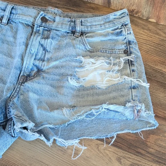 American Eagle Destroyed Distressed Jean 90s Boyfriend Shorts 14       F196 - Picture 3 of 8